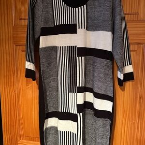 VENUS Monochrome Striped Dress